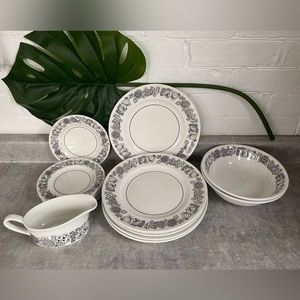 VINTAGE 70s English dinner set -manitou by grindley